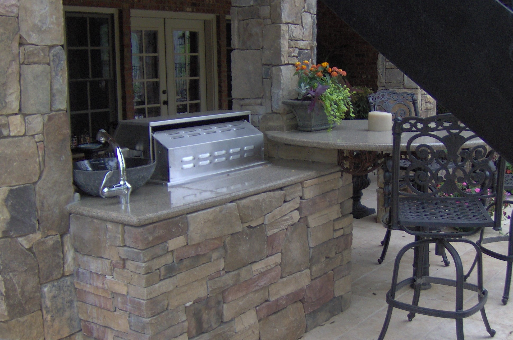 outdoor kitchen